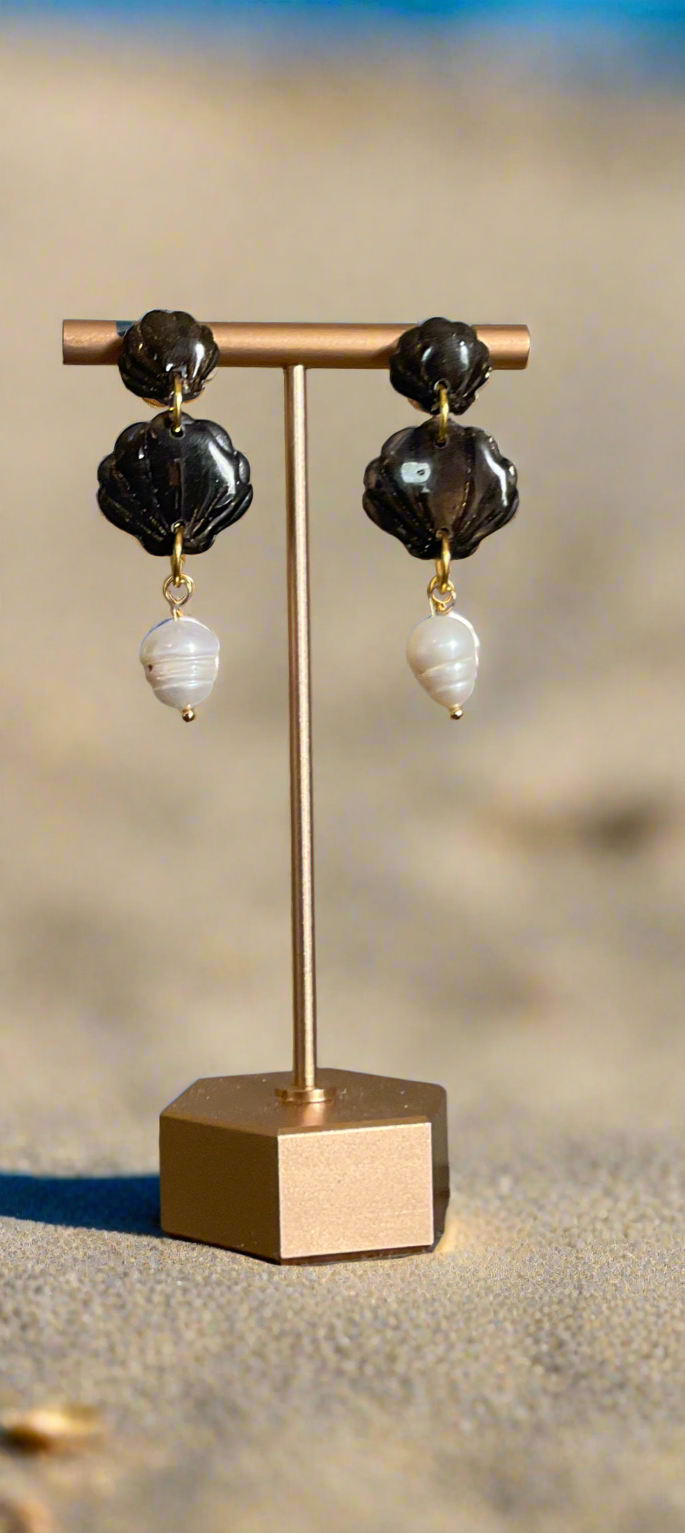 Mermaid shell earring with pearl